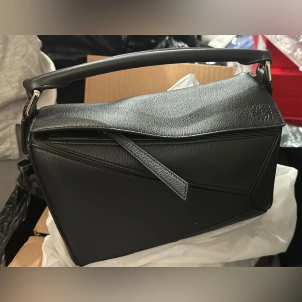 - LOEWE Large Puzzle Edge Leather Shoulder Bag - Picture 4 of 5